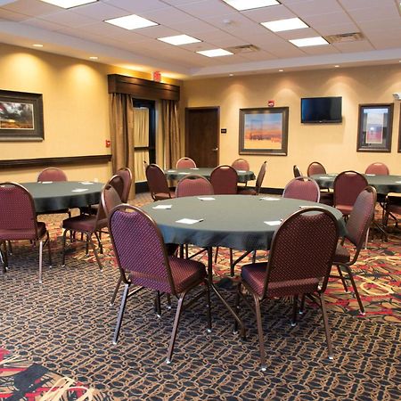 Hampton Inn & Suites Bismarck Northwest Экстерьер фото