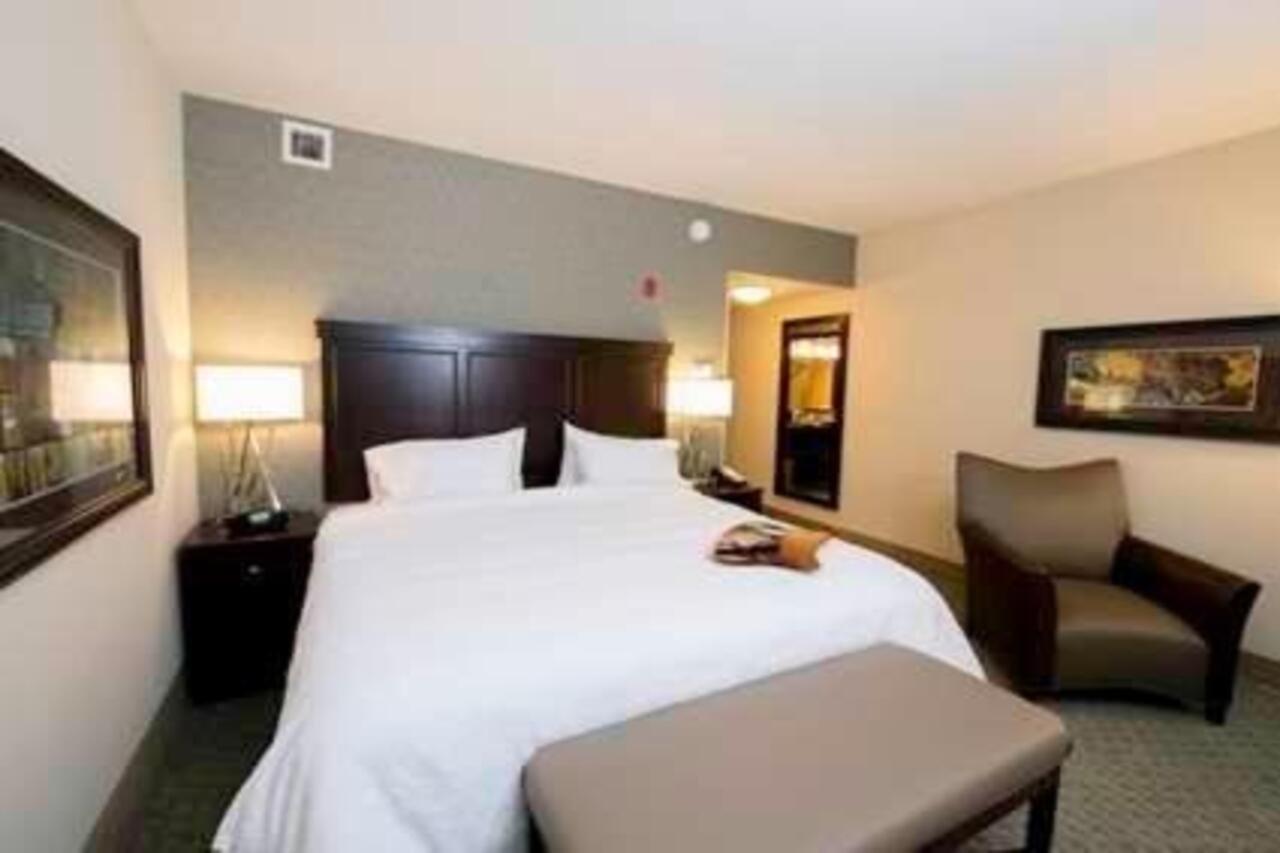 Hampton Inn & Suites Bismarck Northwest Экстерьер фото