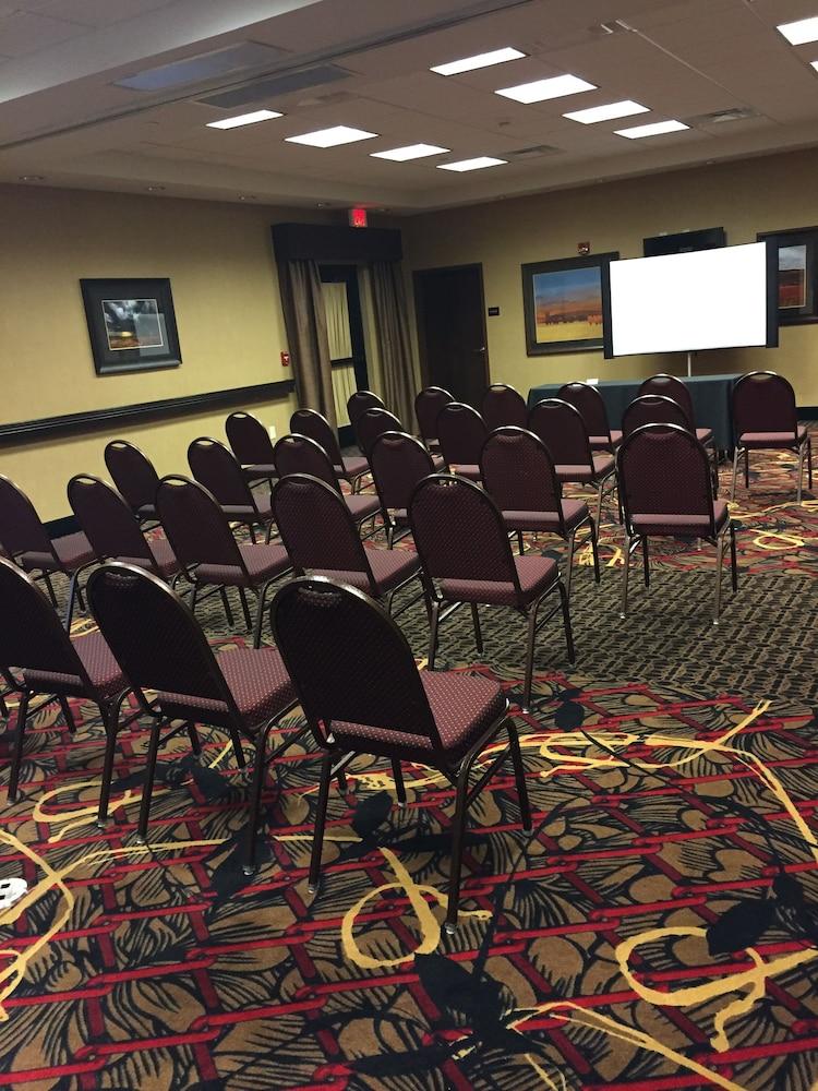 Hampton Inn & Suites Bismarck Northwest Экстерьер фото