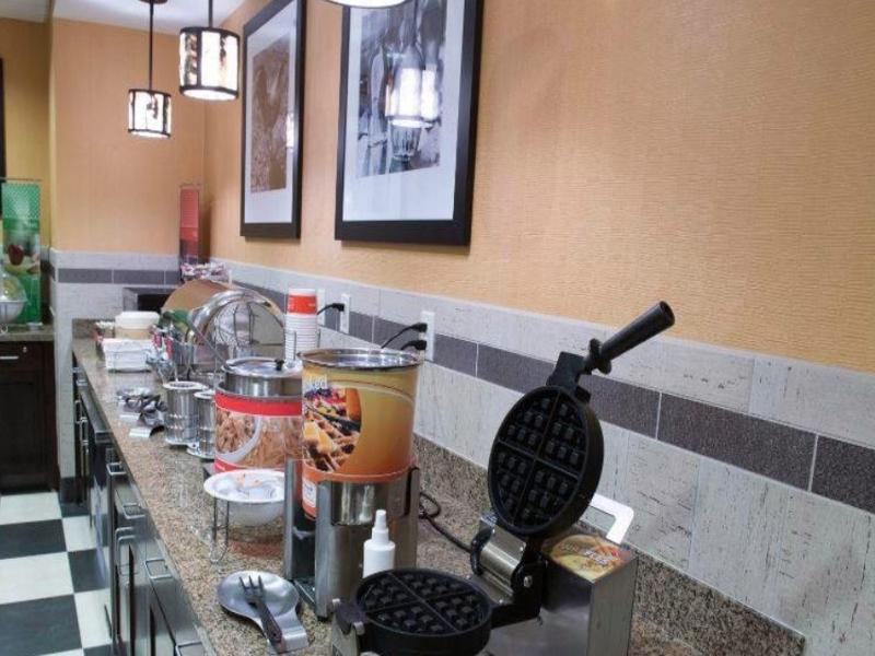 Hampton Inn & Suites Bismarck Northwest Экстерьер фото