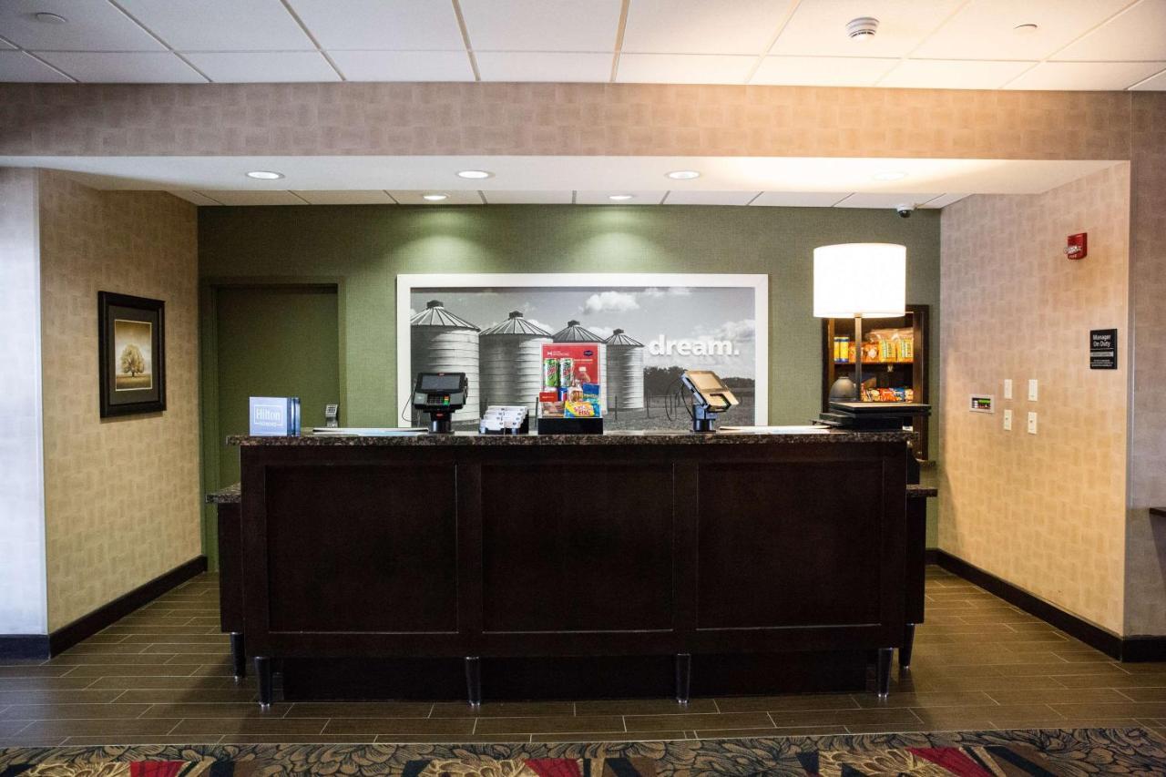 Hampton Inn & Suites Bismarck Northwest Экстерьер фото