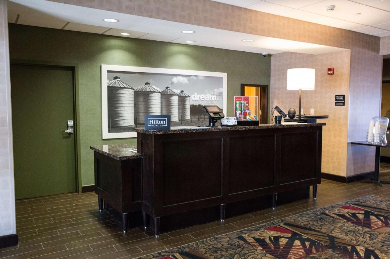 Hampton Inn & Suites Bismarck Northwest Экстерьер фото
