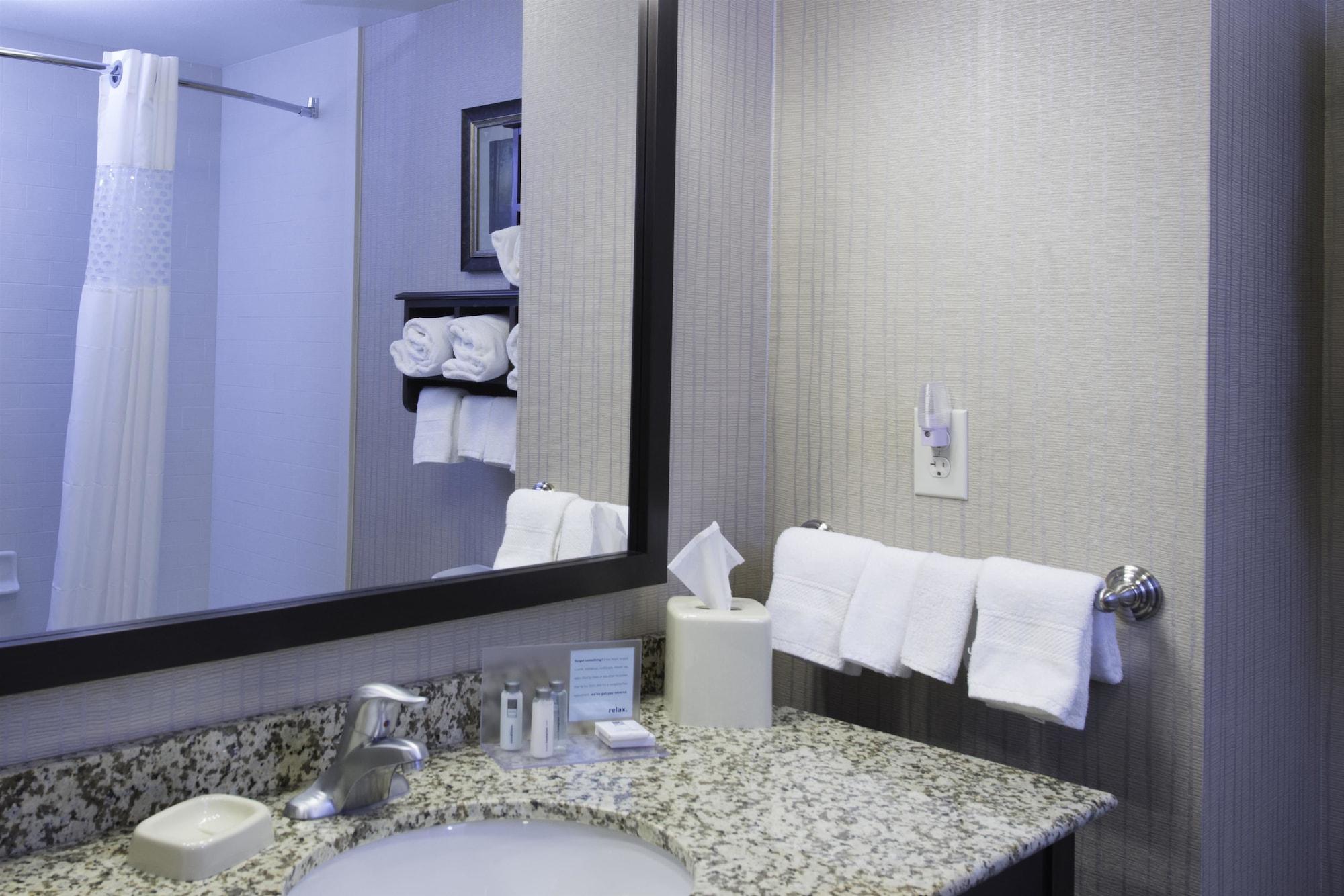 Hampton Inn & Suites Bismarck Northwest Экстерьер фото