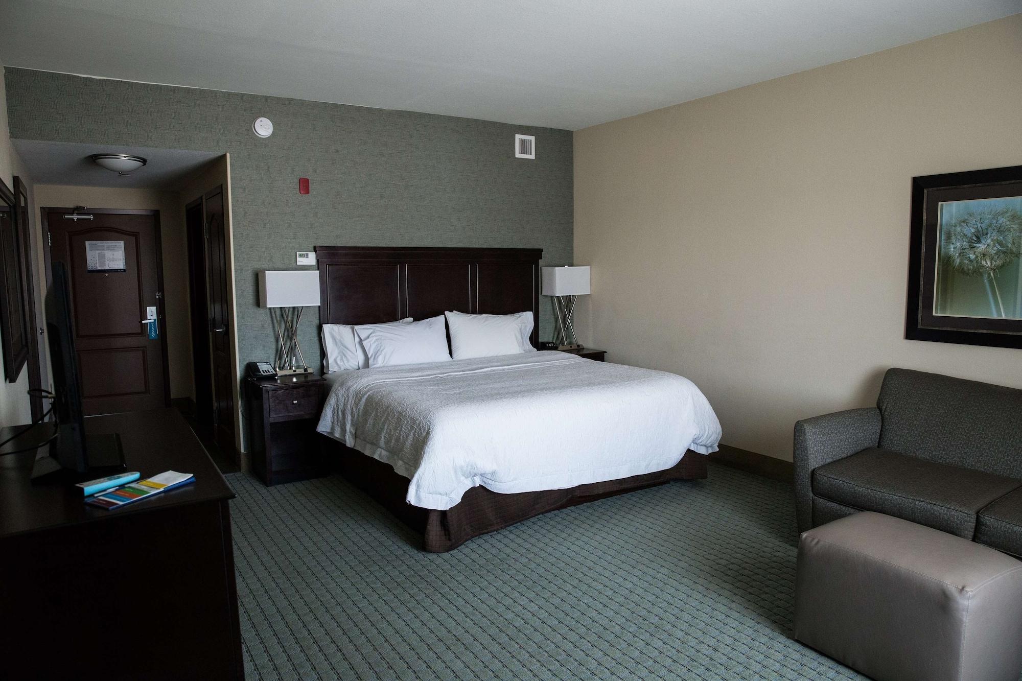 Hampton Inn & Suites Bismarck Northwest Экстерьер фото