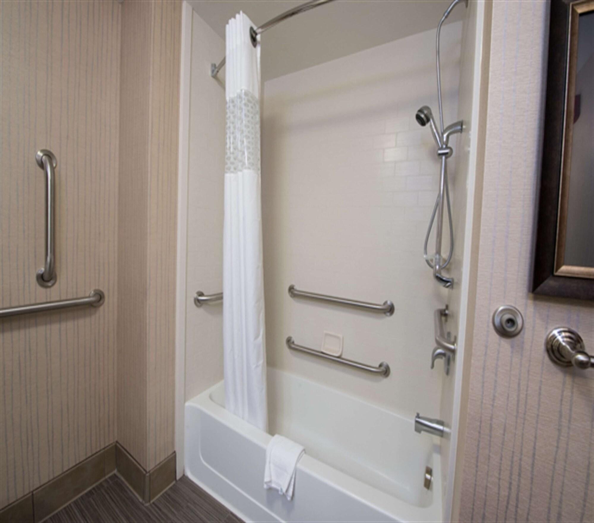 Hampton Inn & Suites Bismarck Northwest Экстерьер фото