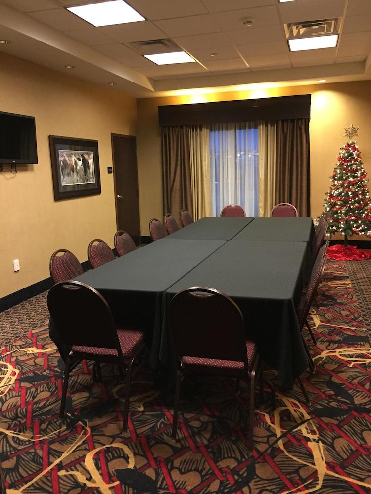 Hampton Inn & Suites Bismarck Northwest Экстерьер фото