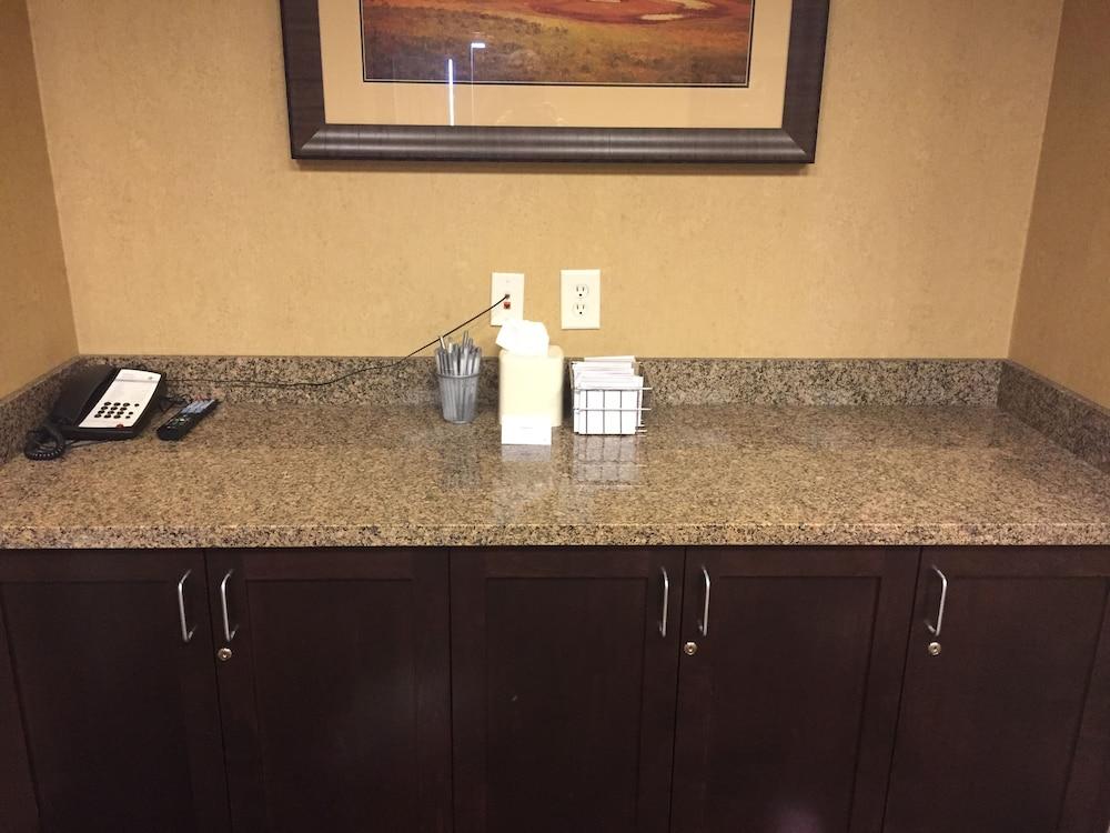 Hampton Inn & Suites Bismarck Northwest Экстерьер фото