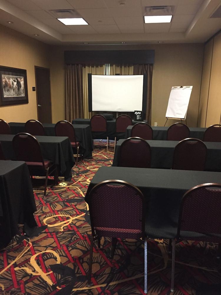 Hampton Inn & Suites Bismarck Northwest Экстерьер фото