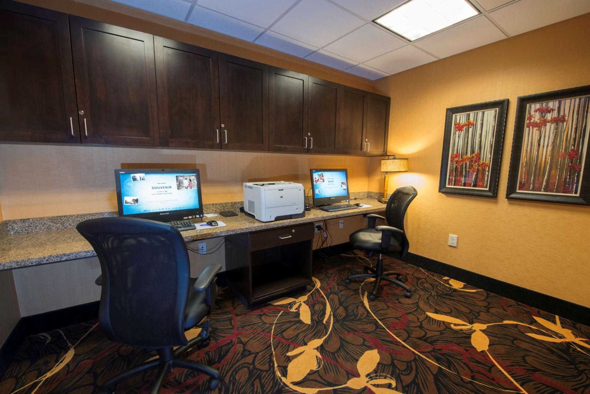 Hampton Inn & Suites Bismarck Northwest Экстерьер фото