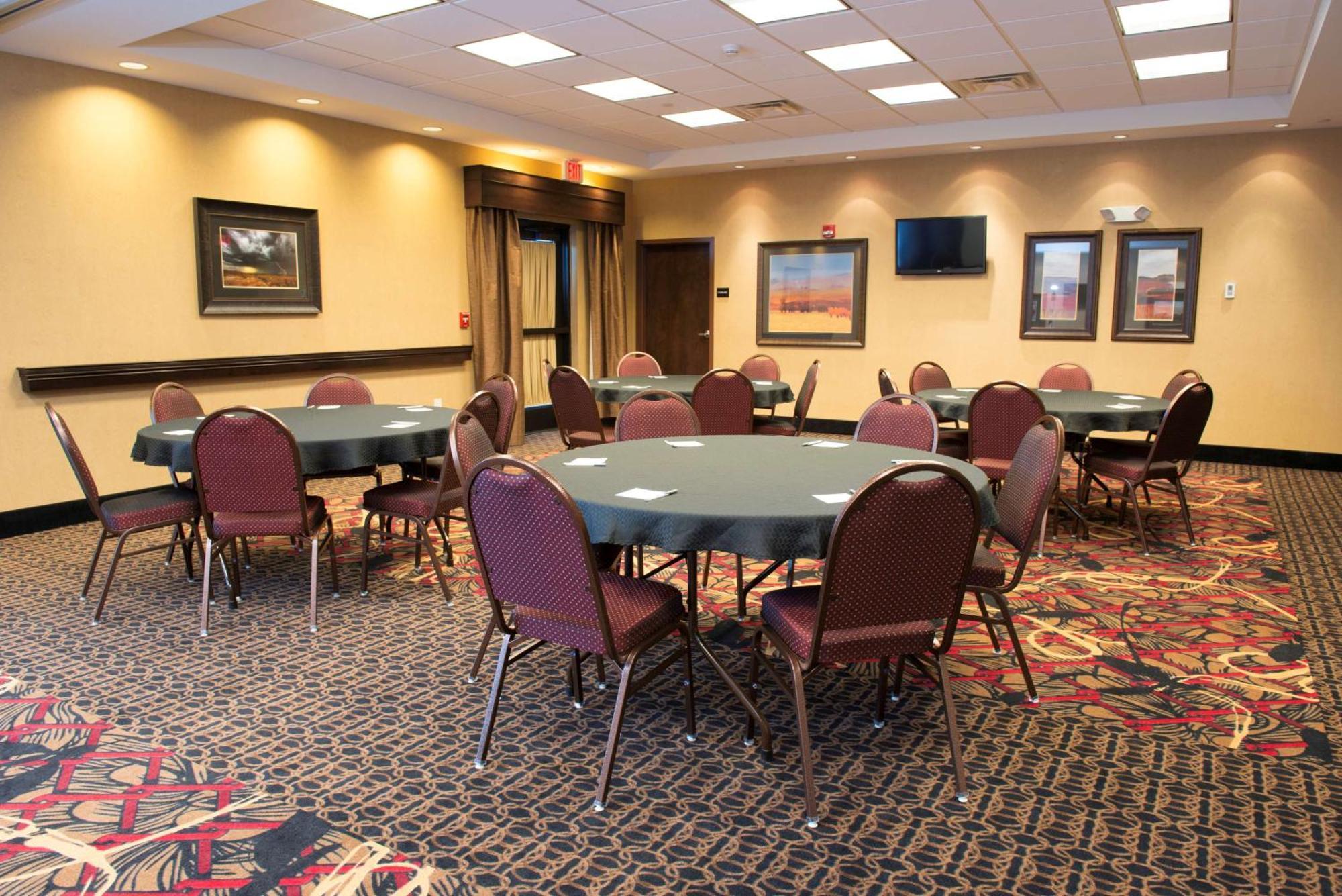 Hampton Inn & Suites Bismarck Northwest Экстерьер фото