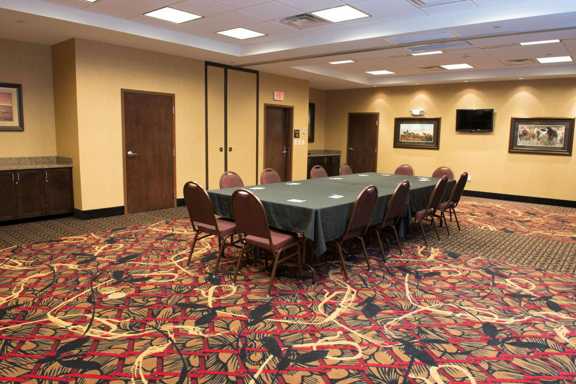 Hampton Inn & Suites Bismarck Northwest Экстерьер фото