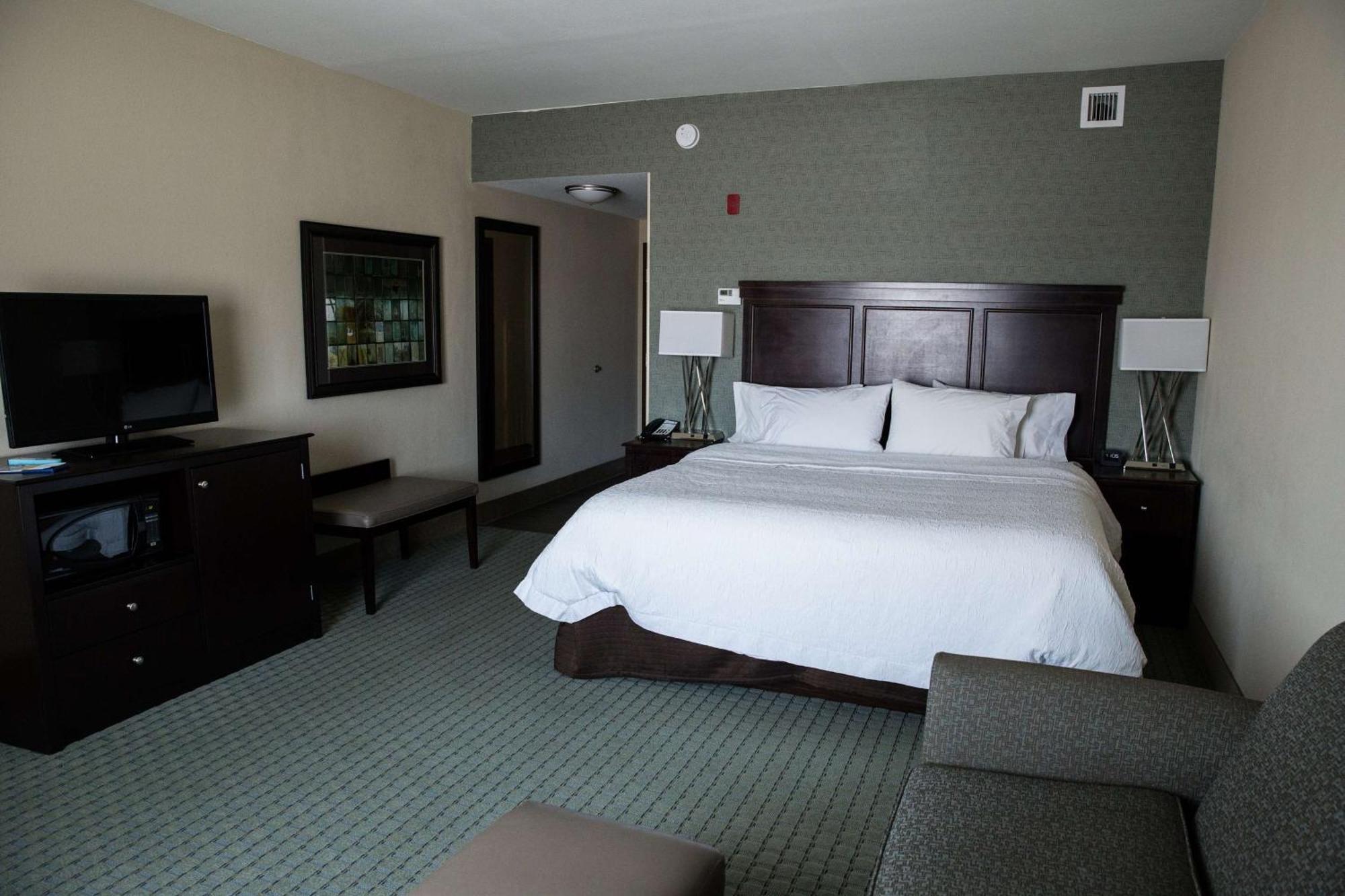 Hampton Inn & Suites Bismarck Northwest Экстерьер фото