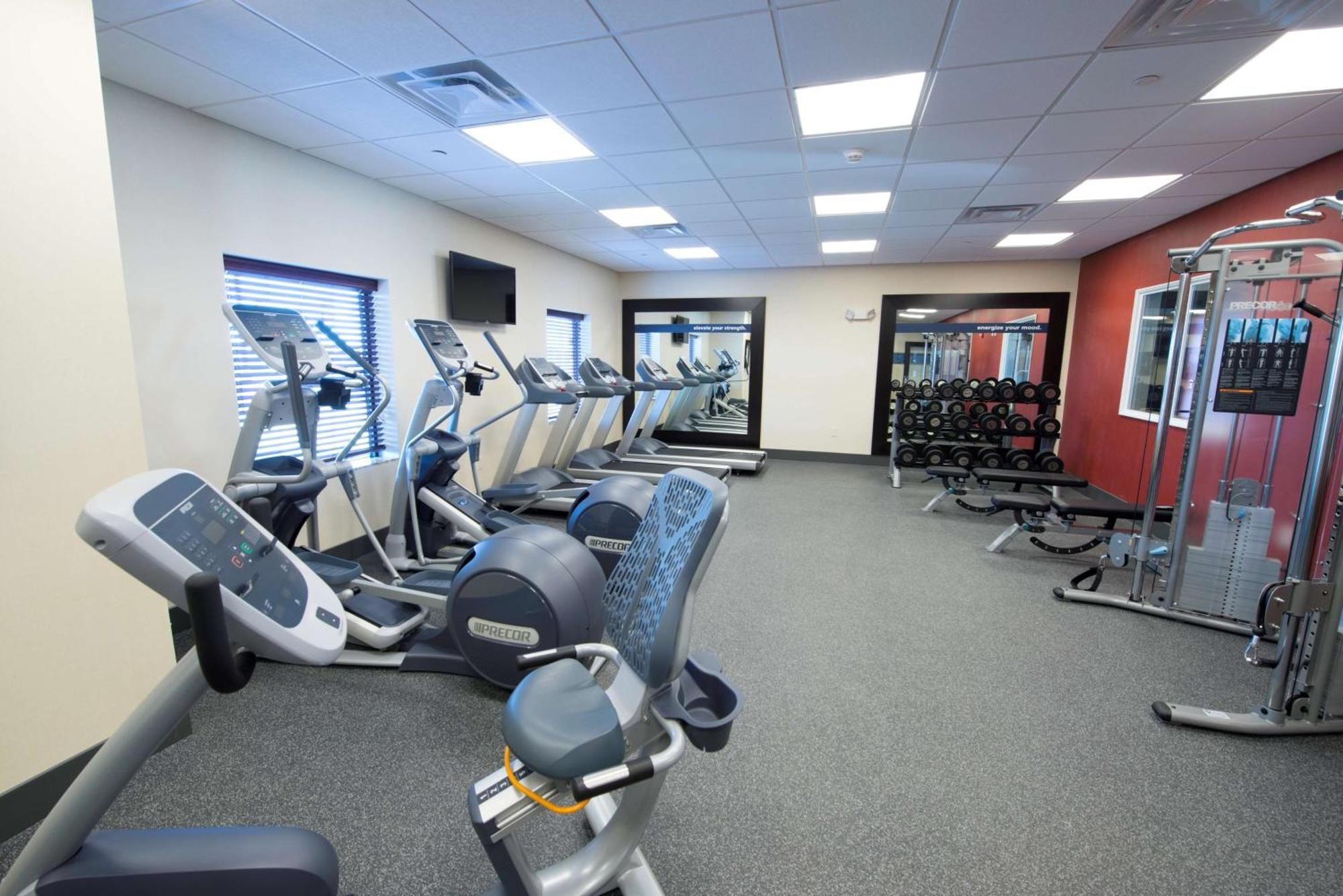 Hampton Inn & Suites Bismarck Northwest Экстерьер фото