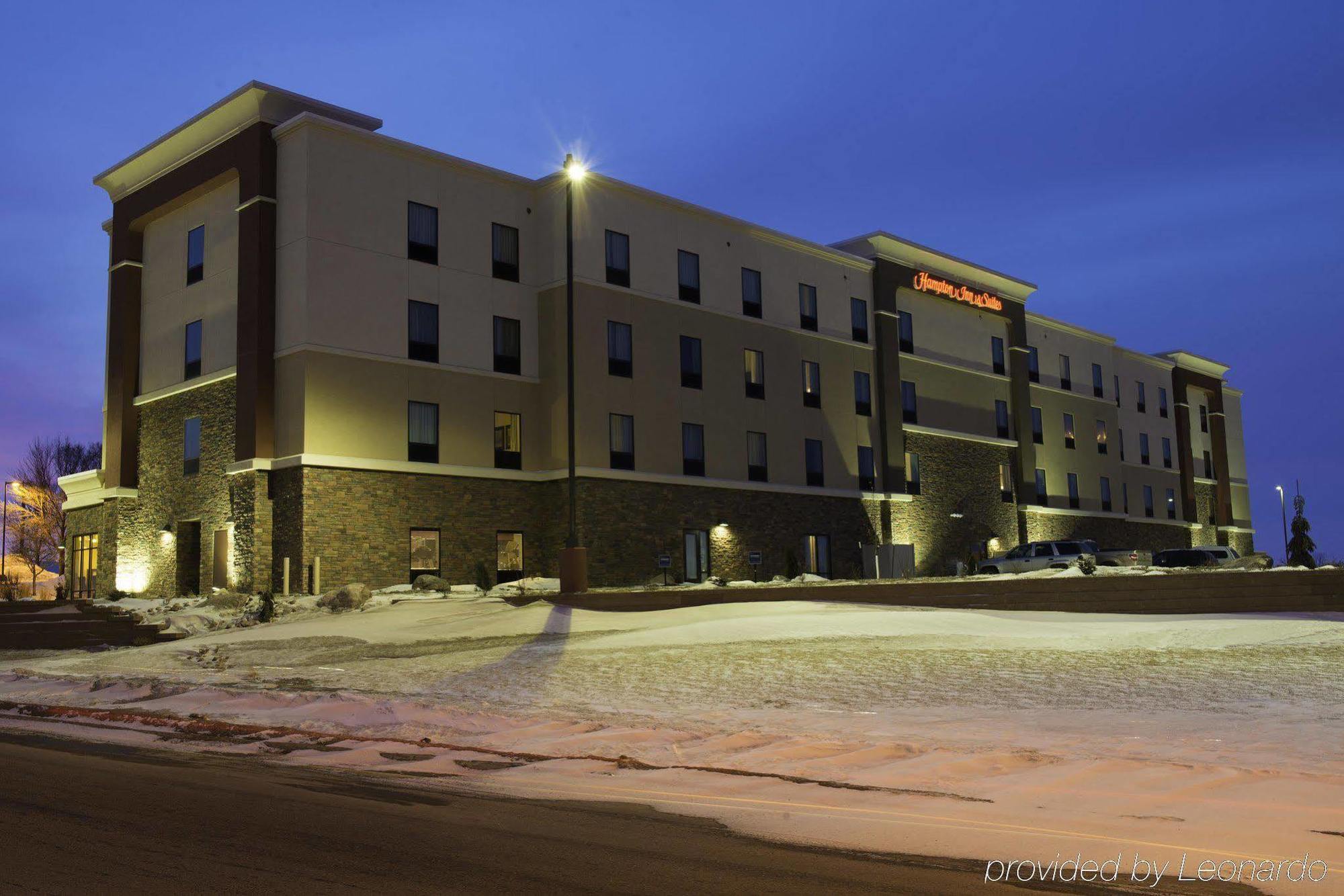 Hampton Inn & Suites Bismarck Northwest Экстерьер фото