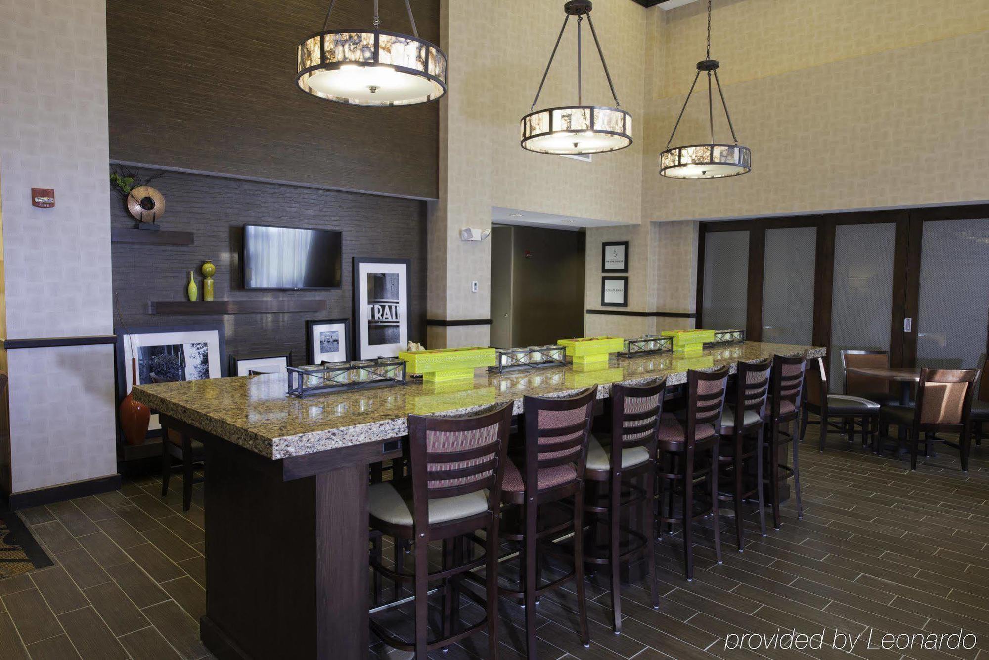 Hampton Inn & Suites Bismarck Northwest Экстерьер фото