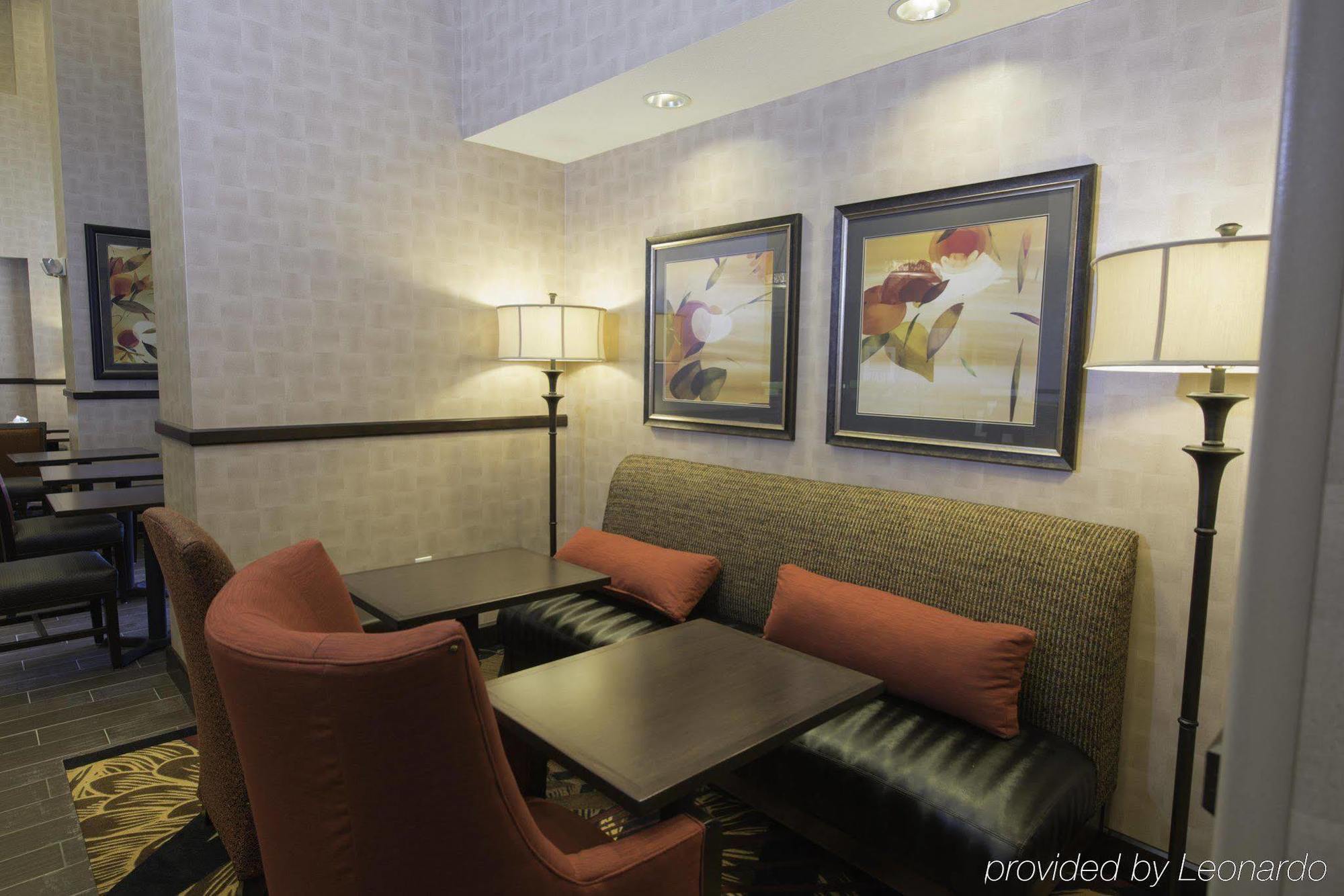 Hampton Inn & Suites Bismarck Northwest Экстерьер фото